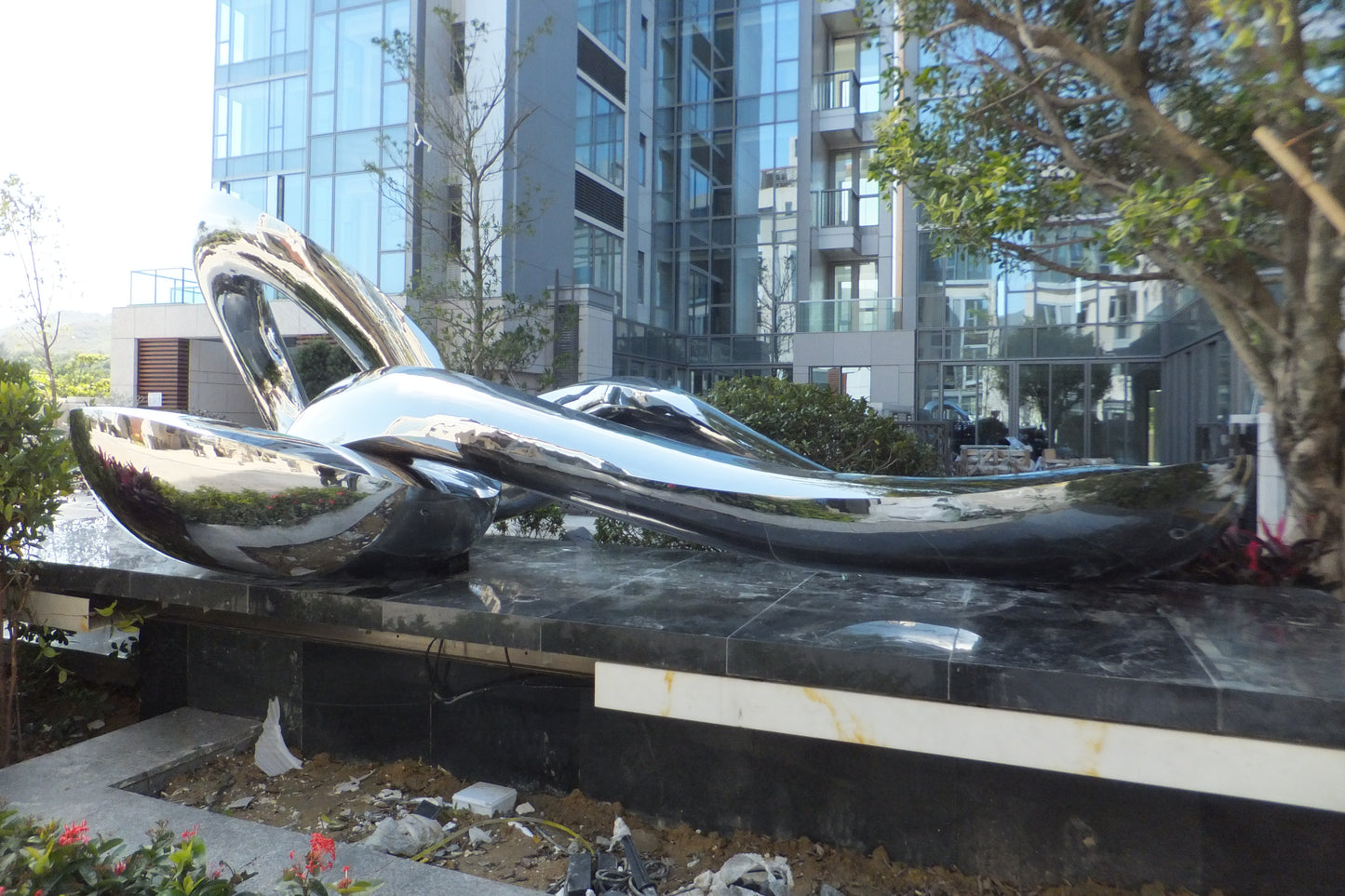 Garden sculpture in stainless steel