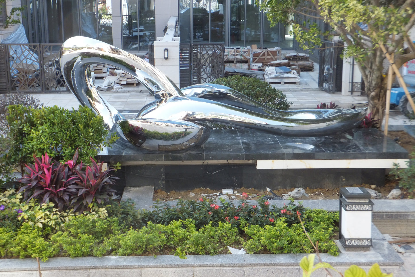 Garden sculpture in stainless steel