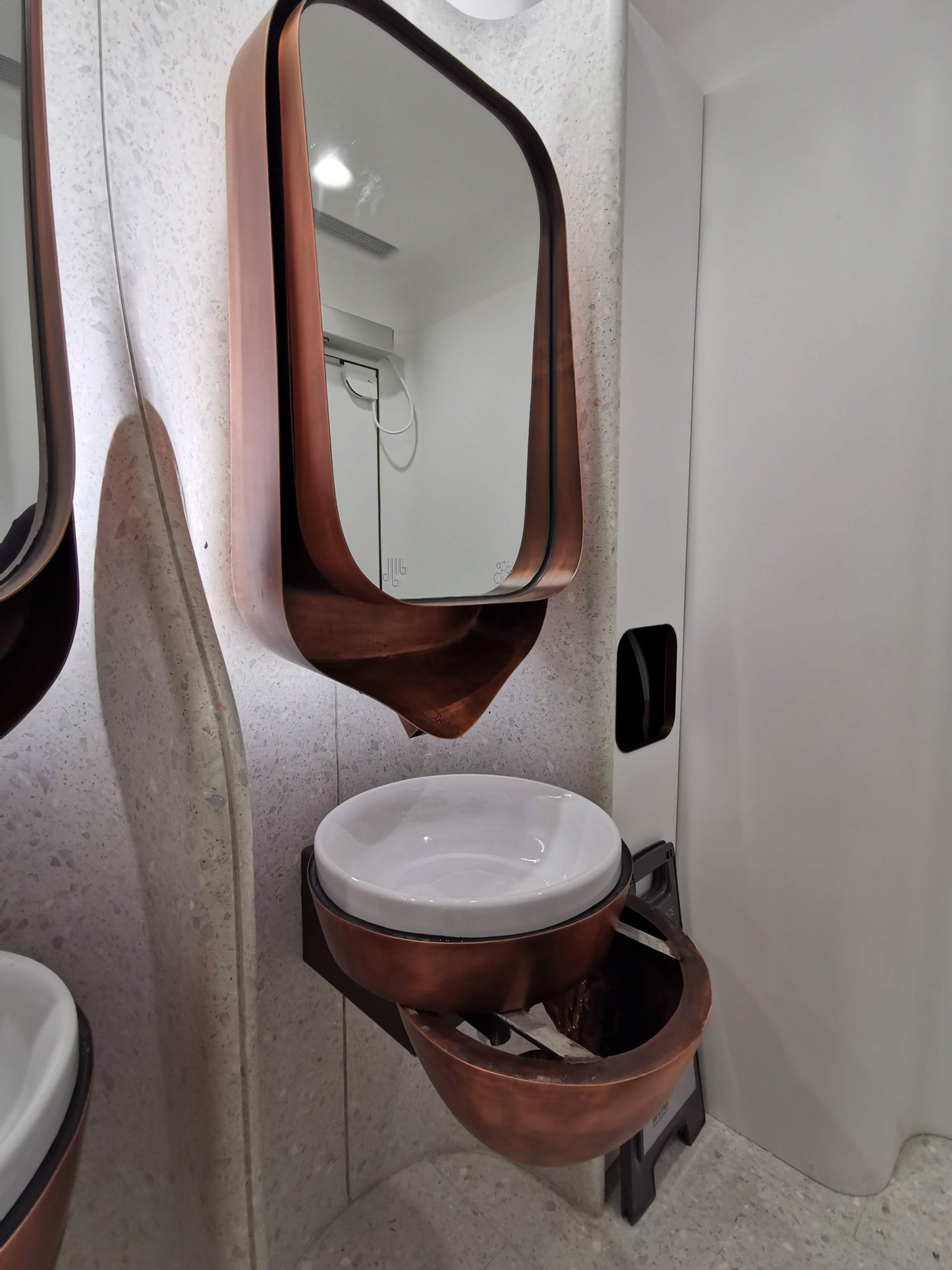 Wash Basin & Mirror DC0510