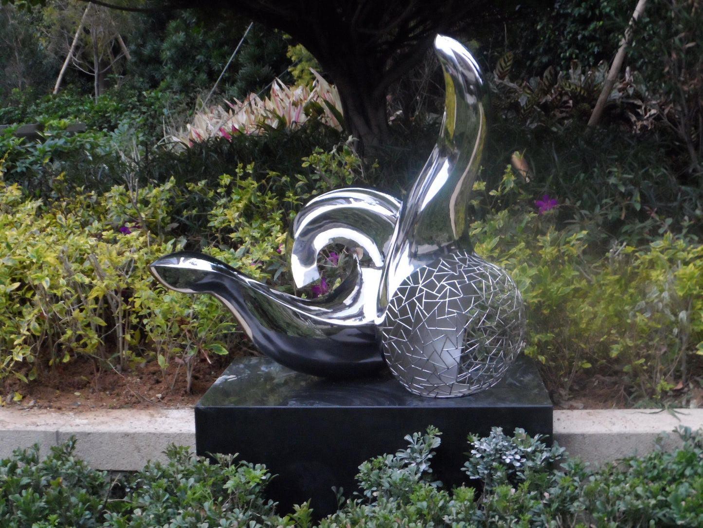 Outdoor Abstract Sculptures 01 – HKLL Sculpture